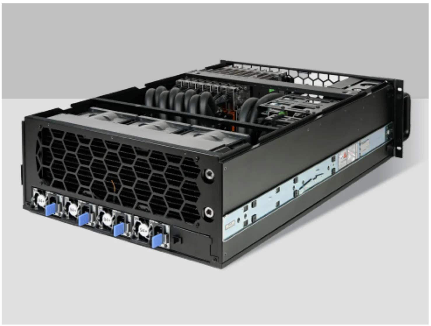 STUUX GIGAS LQ8 sunucusu yandan: 4U rack kasa, önünde altıgen delikli hava ızgarası ve hot-swap disk yuvaları